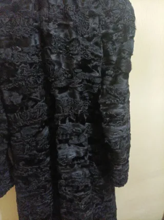 Abrigo Negro Garras Astrakán