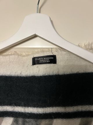 Fular Zara Rayas Geométricas