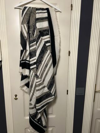 Fular Zara Rayas Geométricas