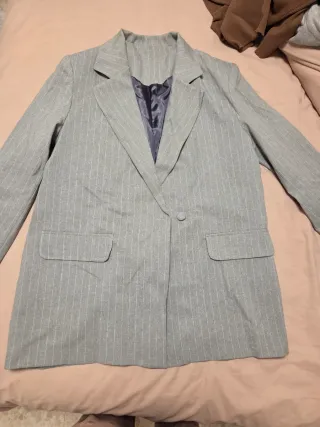 Blazer gris con rayas
