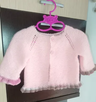 Chaquetas de bebé tejidas a mano a 20€cada una