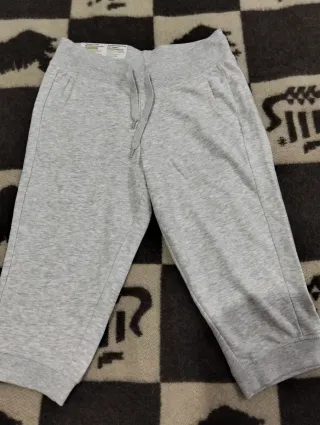 Pantalones deportivos grises capri