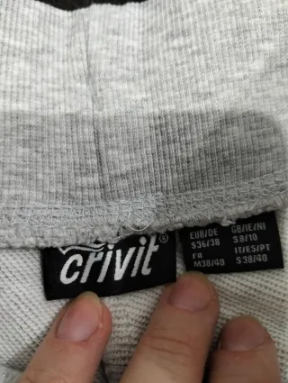 Pantalones deportivos grises capri