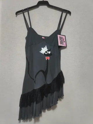 Vestido gris asimétrico con encaje