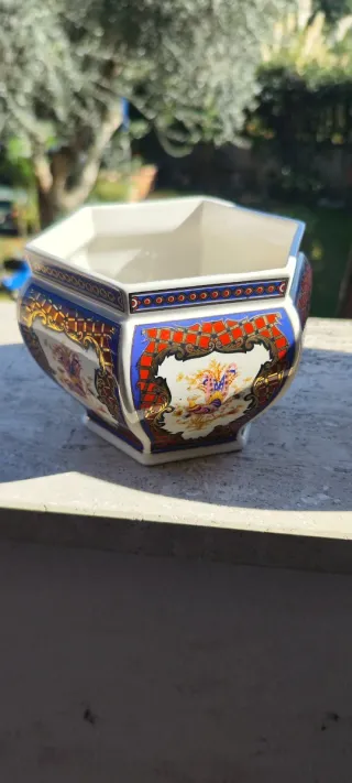 Vaso esagonale decorato