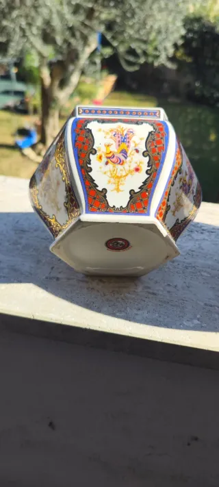 Vaso esagonale decorato