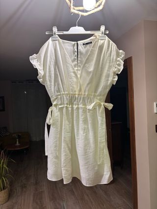 Vestido blanco con lazada