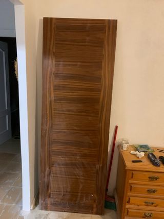 Puerta de madera maciza