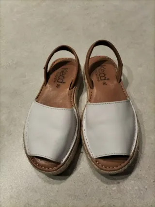 Menorquinas Keca Piel Blanca y Marrón