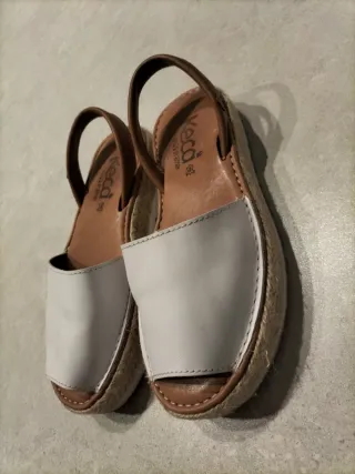 Menorquinas Keca Piel Blanca y Marrón