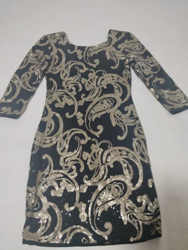 Vestido de fiesta negro y dorado