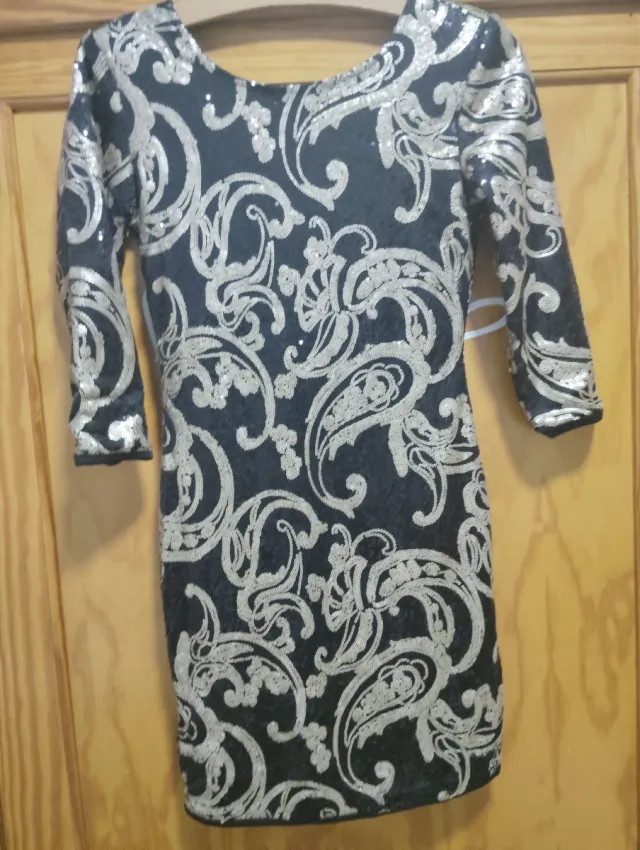 Vestido de fiesta negro y dorado