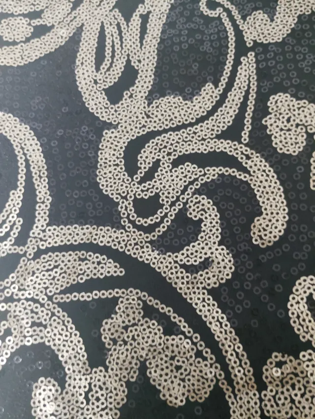 Vestido de fiesta negro y dorado