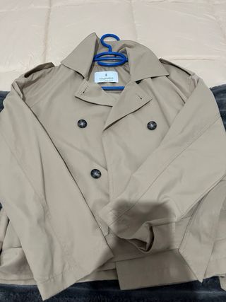 Gabardina corta Stradivarius Talla S