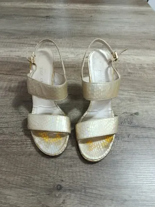 Sandalias doradas