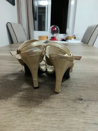 Sandalias doradas
