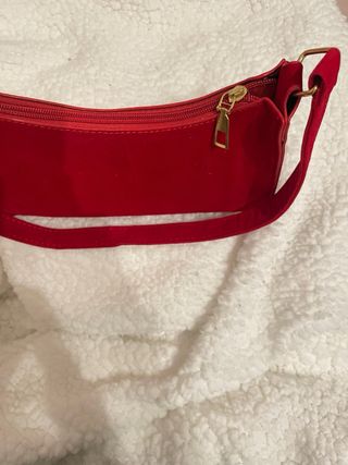 Bolso de hombro rojo