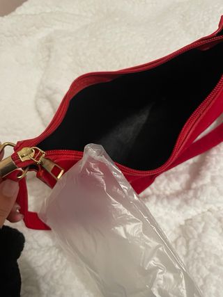 Bolso de hombro rojo