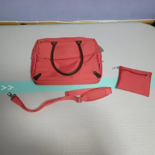 Mochila Portátil Roja con Accesorios