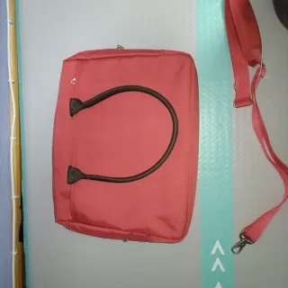 Mochila Portátil Roja con Accesorios