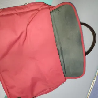 Mochila Portátil Roja con Accesorios