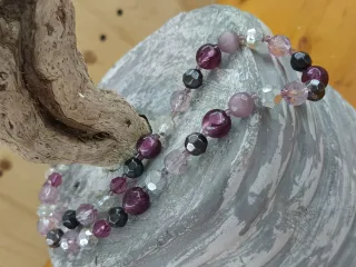 Collar perlas moradas y rosas