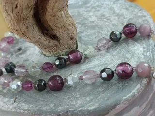 Collar perlas moradas y rosas