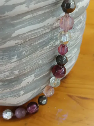 Collar perlas moradas y rosas