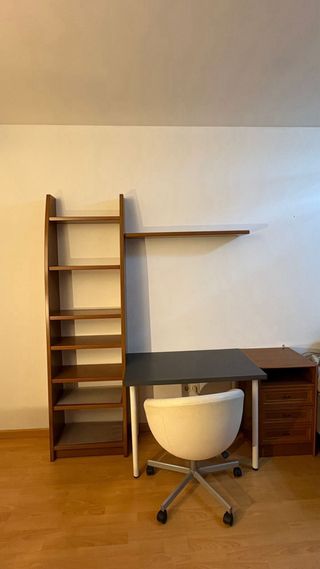 Estantería escritorio y silla madera