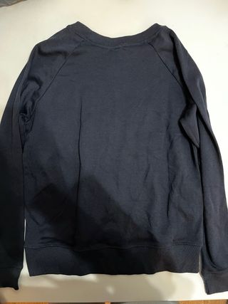 Sudadera azul marino con texto 'SWEAT'