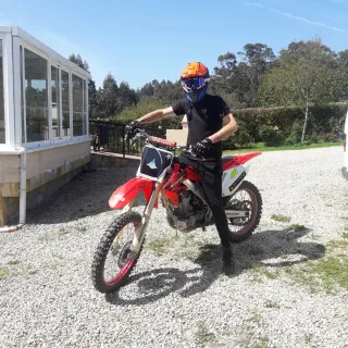 Moto de Cross Honda Roja