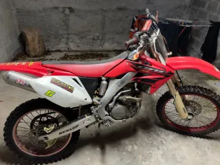 Moto de Cross Honda Roja