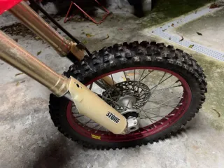 Moto de Cross Honda Roja