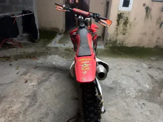 Moto de Cross Honda Roja