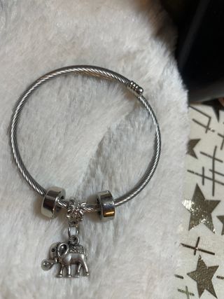 Pulsera con dije de elefante