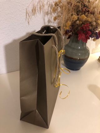 Bolsa de regalo Bvlgari dorada