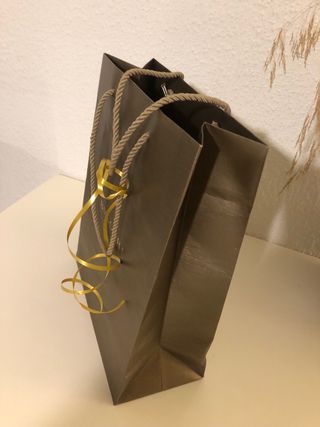 Bolsa de regalo Bvlgari dorada