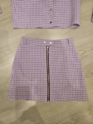 Conjunto SHEIN cuadros lila crop top y falda