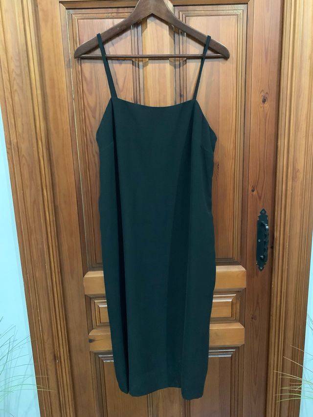 Vestido negro básico tirantes