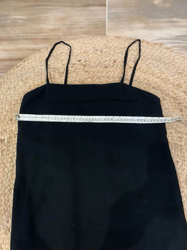 Vestido negro básico tirantes