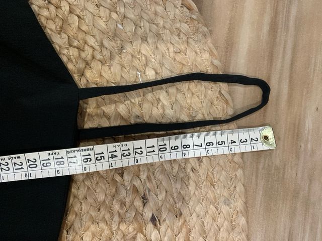 Vestido negro básico tirantes