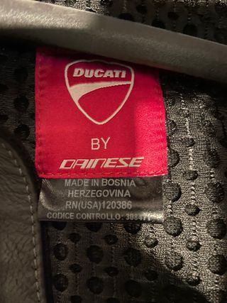 Chaqueta Piel Ducati Dainese Negra/Roja Talla 52