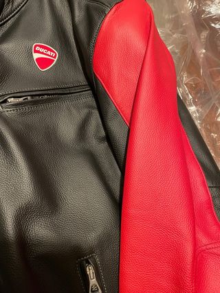 Chaqueta Piel Ducati Dainese Negra/Roja Talla 52