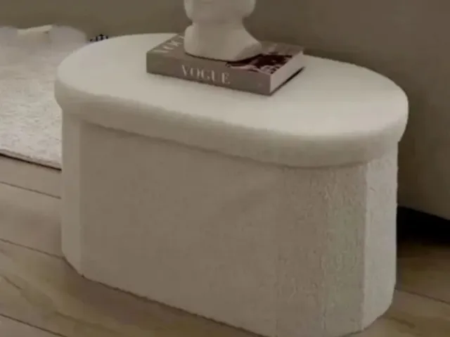 Puf de borrego branco