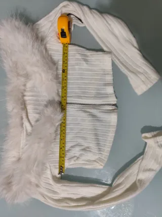 Maglia top bianco con pelliccia sintetica