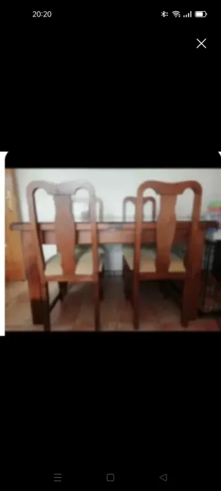 Mesa de madera con 4 sillas