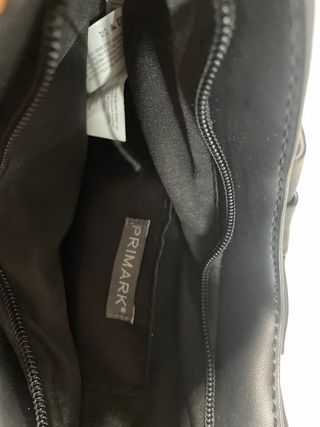 Bolso negro de hombro con asa fruncida