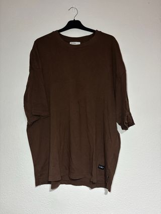 Camiseta Bershka Marrón Talla M
