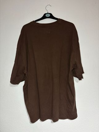 Camiseta Bershka Marrón Talla M