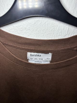Camiseta Bershka Marrón Talla M
